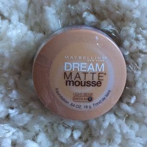 Maybelline Dream Matte Mousse Foundation